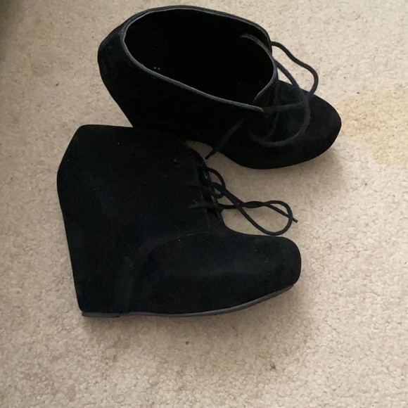Black ankle booties/wedges from journeys. - Picture 2 of 6